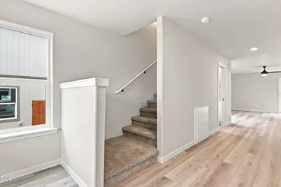 151 SE Champagne Court, Grants Pass, OR 97527 - Photo 2