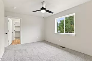 151 SE Champagne Ct, Grants Pass, OR 97527 - Photo 40