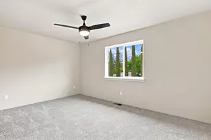 151 SE Champagne Ct, Grants Pass, OR 97527 - Photo 12