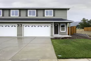 155 SE Champagne Ct, Grants Pass, OR 97527 - Photo 2