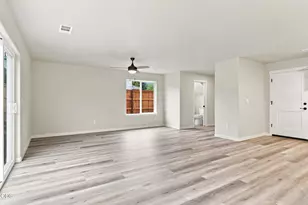 155 SE Champagne Ct, Grants Pass, OR 97527 - Photo 10