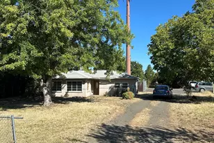 925 Gilman Rd, Medford, OR 97504 - Photo 1