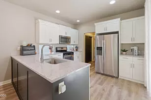 61066 SE Sydney Harbor Dr, Bend, OR 97702 - Photo 16