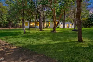 495 Sugar Pine Dr, Merlin, OR 97532 - Photo 1