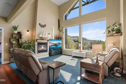 33 Quail Run Drive, Shady Cove, OR 97539 - Photo 2