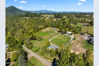 5550 Demaray Drive, Grants Pass, OR 97527 - Photo 44