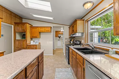 5550 Demaray Drive, Grants Pass, OR 97527 - Photo 8