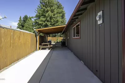 401 Morningside Street, Medford, OR 97501 - Photo 20