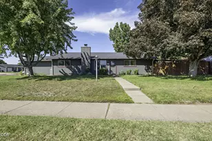401 Morningside St, Medford, OR 97501 - Photo 2