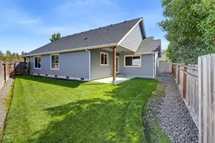425 SE Cadet Ct, Grants Pass, OR 97527 - Photo 32