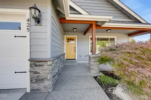 425 SE Cadet Ct, Grants Pass, OR 97527 - Photo 2