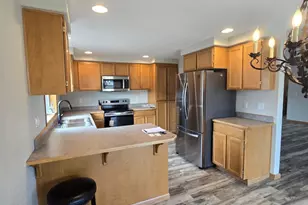 1826 Northwood Dr, Central Point, OR 97502 - Photo 2