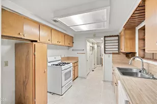 133 S Church St, Phoenix, OR 97535 - Photo 10