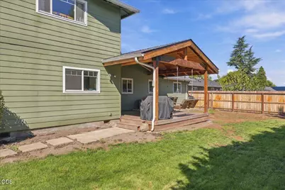755 S 4th Street, Central Point, OR 97502 - Photo 22