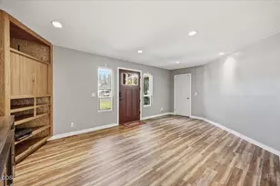755 S 4th St, Central Point, OR 97502 - Photo 4