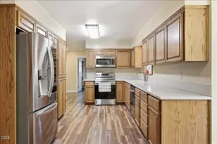 755 S 4th St, Central Point, OR 97502 - Photo 6