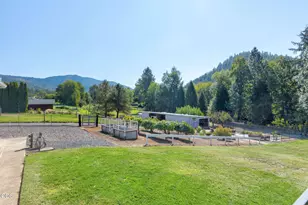 7695 N Applegate Rd, Grants Pass, OR 97527 - Photo 54