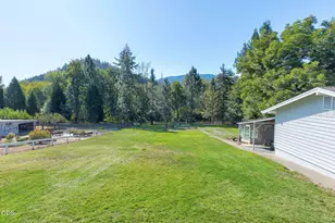 7695 N Applegate Rd, Grants Pass, OR 97527 - Photo 52