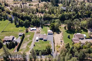7695 N Applegate Rd, Grants Pass, OR 97527 - Photo 48