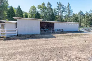 7695 N Applegate Rd, Grants Pass, OR 97527 - Photo 56