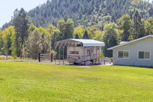 7695 N Applegate Rd, Grants Pass, OR 97527 - Photo 32