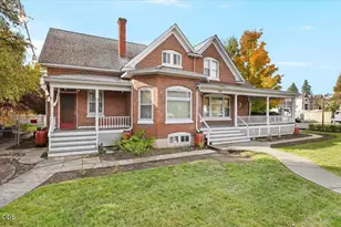 139 SW I St, Grants Pass, OR 97526 - Photo 48