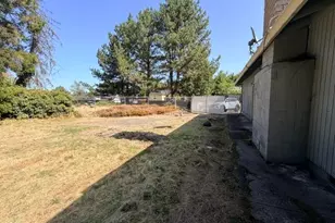1209 N 10th St, Central Point, OR 97502 - Photo 16