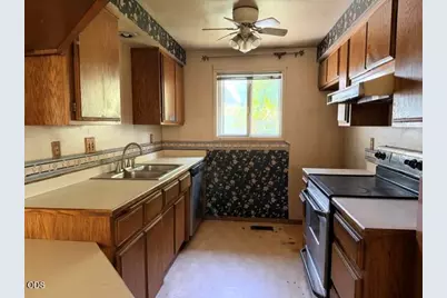 1209 N 10th Street, Central Point, OR 97502 - Photo 4
