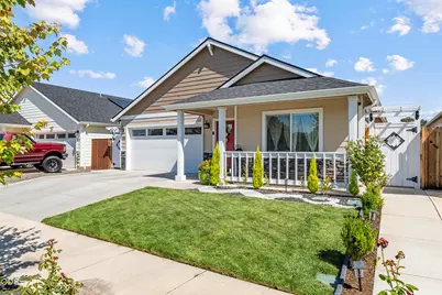 285 Reanna Way, Medford, OR 97501 - Photo 2