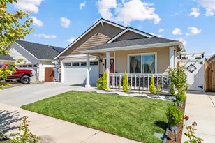 285 Reanna Way, Medford, OR 97501 - Photo 2