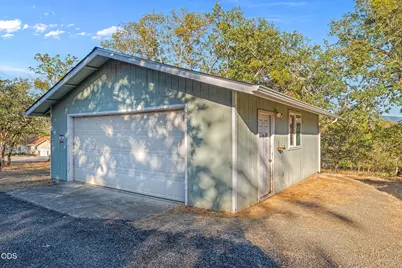 455 Crystal Drive, Grants Pass, OR 97527 - Photo 8