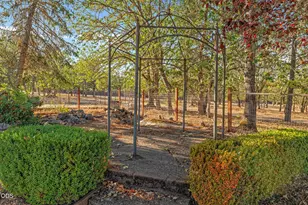 455 Crystal Dr, Grants Pass, OR 97527 - Photo 14