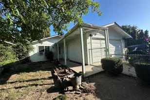 547 Van Wey Cir, Eagle Point, OR 97524 - Photo 2