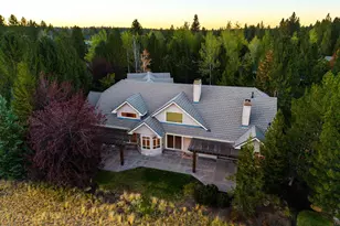 19309 Soda Springs Dr, Bend, OR 97702 - Photo 2