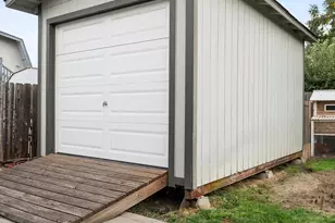 1643 Jessica Cir, Central Point, OR 97502 - Photo 30