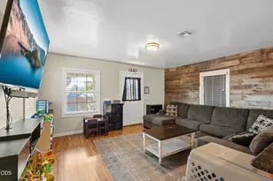761 Hazel St, Central Point, OR 97502 - Photo 2