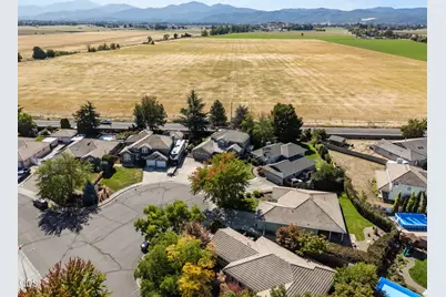 105 Amanda Court, Central Point, OR 97502 - Photo 44