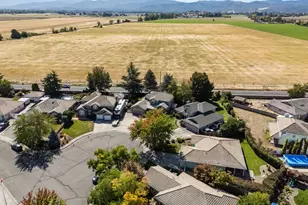105 Amanda Ct, Central Point, OR 97502 - Photo 44