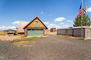 1095 NE Henderson Dr, Madras, OR 97741 - Photo 18