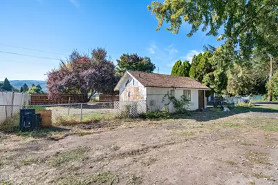 2357 Ross Lane, Medford, OR 97501 - Photo 6