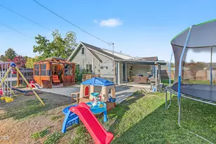 247 Berrydale Ave, Medford, OR 97501 - Photo 10