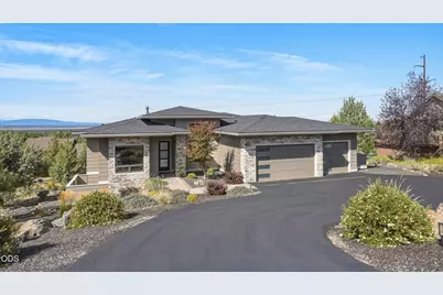 883 Highland View Loop, Redmond, OR 97756 - Photo 1