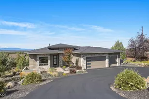 883 Highland View Loop, Redmond, OR 97756 - Photo 1