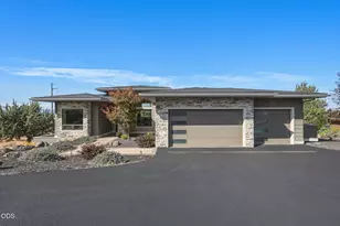 883 Highland View Loop, Redmond, OR 97756 - Photo 2