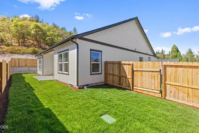 777 Kendall Drive, Grants Pass, OR 97527 - Photo 20