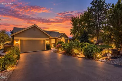 954 Yosemite Falls Drive, Redmond, OR 97756 - Photo 2