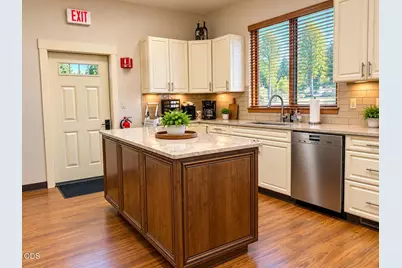 954 Yosemite Falls Drive, Redmond, OR 97756 - Photo 38