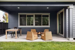 20991 NE Legend Pl, Bend, OR 97701 - Photo 48