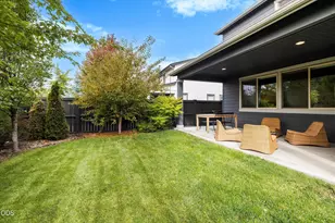 20991 NE Legend Pl, Bend, OR 97701 - Photo 2