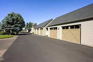 671 W Jefferson Ave, Sisters, OR 97759 - Photo 36